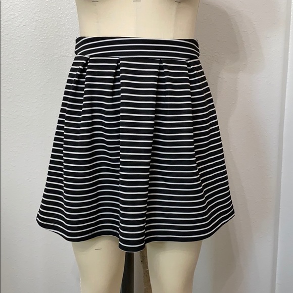 Mini Skirt - Picture 1 of 8